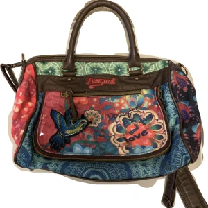 Desigual väska - Desigual väska köpt i Malmö second hand ⭐️ pris kan diskuteras!! 