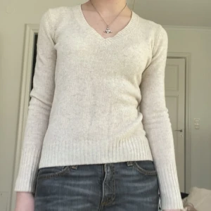 Esprit v-ringad tröja.  - Esprit långärmad tröja med v-ringning. 75% merino ull. Skitsnygg passform. Fraktar (vikt ~ 100 g) eller möts upp i TC. [reupload]