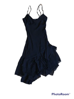 Gothig klänning - Jättefin assymetrisk klänning! Stretchig