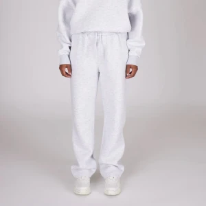 LXA Sweatpants  - Säljer mina gråmelerade sweatpants från lxa i storlek M, som dessutom är slutsålda!!💕 Har enbart provat byxorna på och därmed är dom i ett superfint skick, dom är även långa i modellen och jättesköna, är 175cm och M sitter perfekt på mig💗utgångspris 500:-