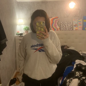sweatshirt från reebok! - supersöt sweatshirt, perfekt till sommaren!❤️