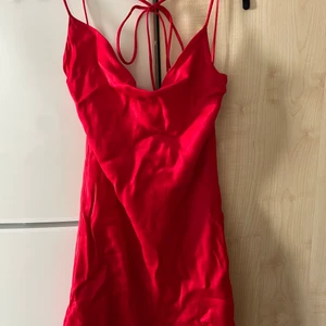 Helt ny röd klänning från Zara - Str S