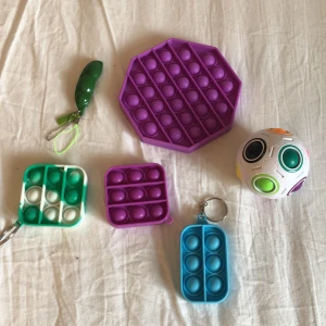 Fidget toys  - Flera fidget toys, bla. pop its 
