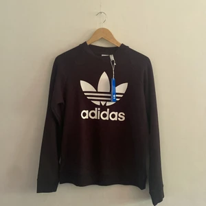 Adidas, Sweatshirt, Stl 38/MEDIUM - Nyskick - lappen sitter kvar. Köpt på Åhléns Nordstan i februari för nypris 600 kr. 🌼