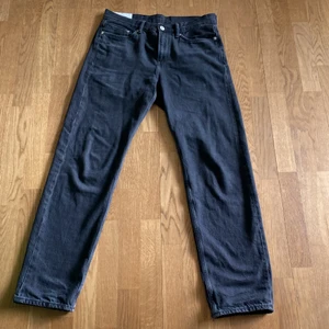 H&M - Skit snygga HM jeans. Modell Denim. Bra skick!!!