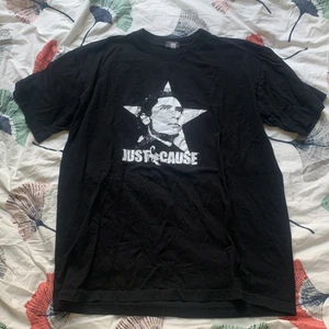 Just cause tisha - !!!ANVÄND INTE KÖP NU!!! Just cause merch som är helt oanvänd. Inga defekter🫶