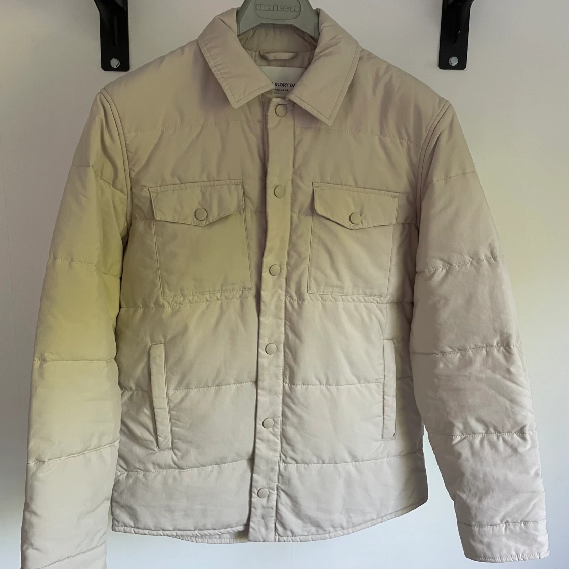 Beige overshirt i dun