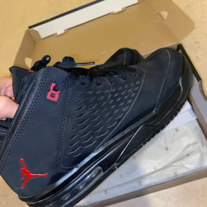 Jordan Flight Orgin 4 BG  - Helt fräscha Jordan Flight Orgin 4 BG i färgen svart i storlek 39. Lådan och kvittot ingår med köpet.  Ingen retur ❌ Använts 1 gång 