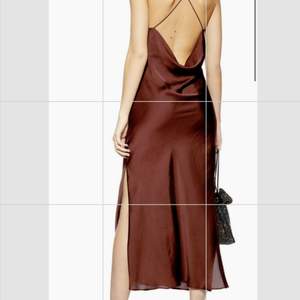 DRÖMMIG klänning från topshop i en brun färg Storlek 36