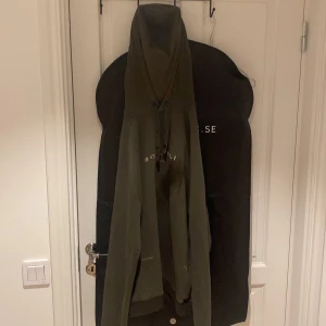 Boglioli Milano - Boglioli Milano tröja i mörkgrön färg. Storlek L. Har haft den i en månad och har haft den runt 3 gånger   köpte den för 3500kr