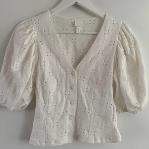 Blus - Vit blus från H&M med blommor