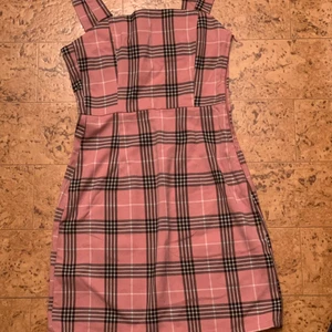 Dress  - Äbvänd bra en gång s . Som ny 