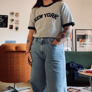 New York T-shirt - Souvenir från resan i New York säljes nu. Använd Max 2-3 gånger och är i nyskick. T-shirten är i stl.M