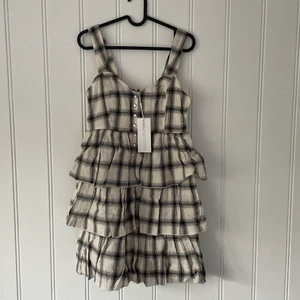 NY Jättefin klänning ❤️ - Jättesöt ny klänning från Only. Strl M. Prislapp kvar! Nypris 400kr