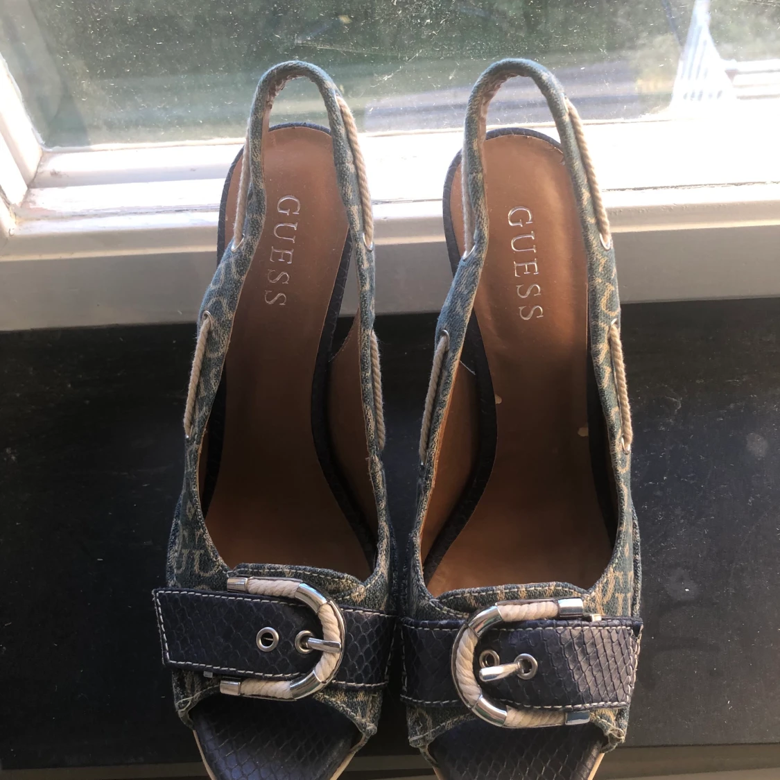 Guess klackskor  - 90