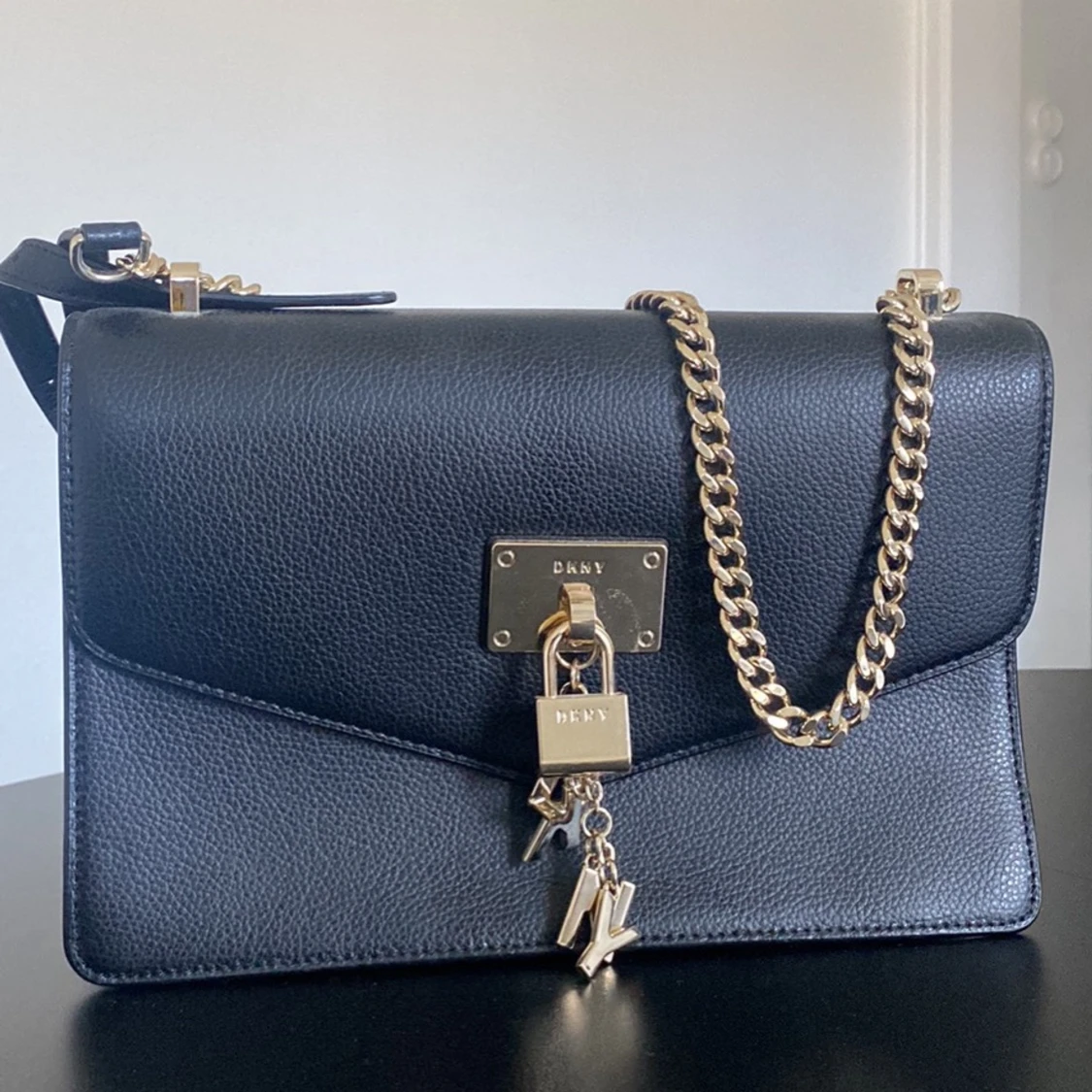 DKNY- ELISSA SHOULDER FLAP - 91