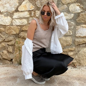 Beige linne - Säljer ett beige stickat linne från Kappahl! Använd enstaka gånger 💓