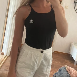 Adidas body - Svart adidas body. Storlek XS. Använd ett fåtal gånger.