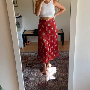 Blommig kjol från zara  - En av mina favoritkjolar! 