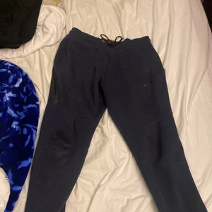 Tech fleece - Old season mörkblå tech fleece byxor