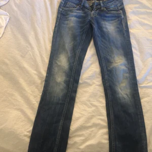 Låg midjade 2000 jeans  - Snygga as sköna  Står ingen storlek på men typ  xxs eller mindre 