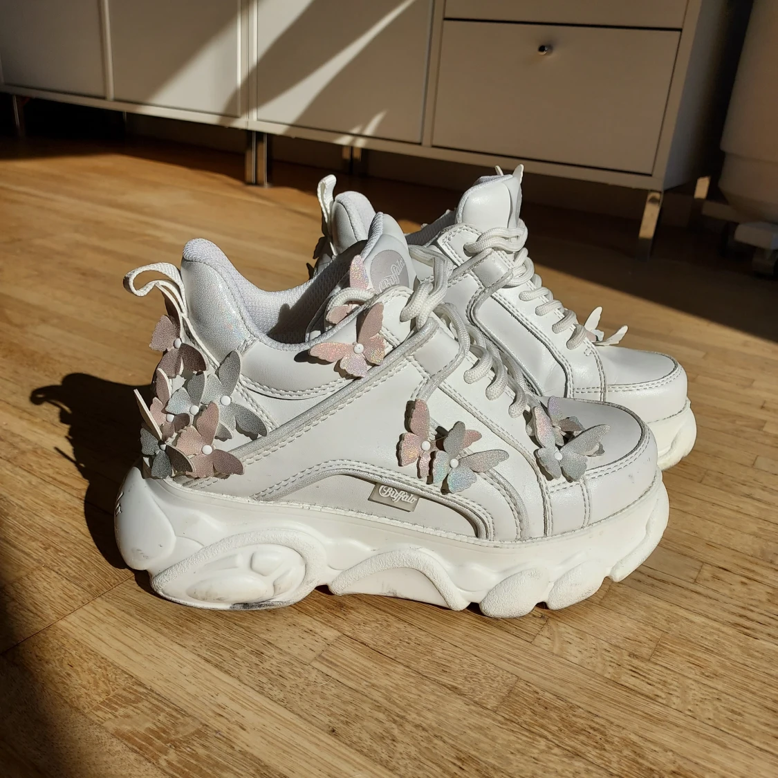 Buffalos skor fjärilar. Storlek 36