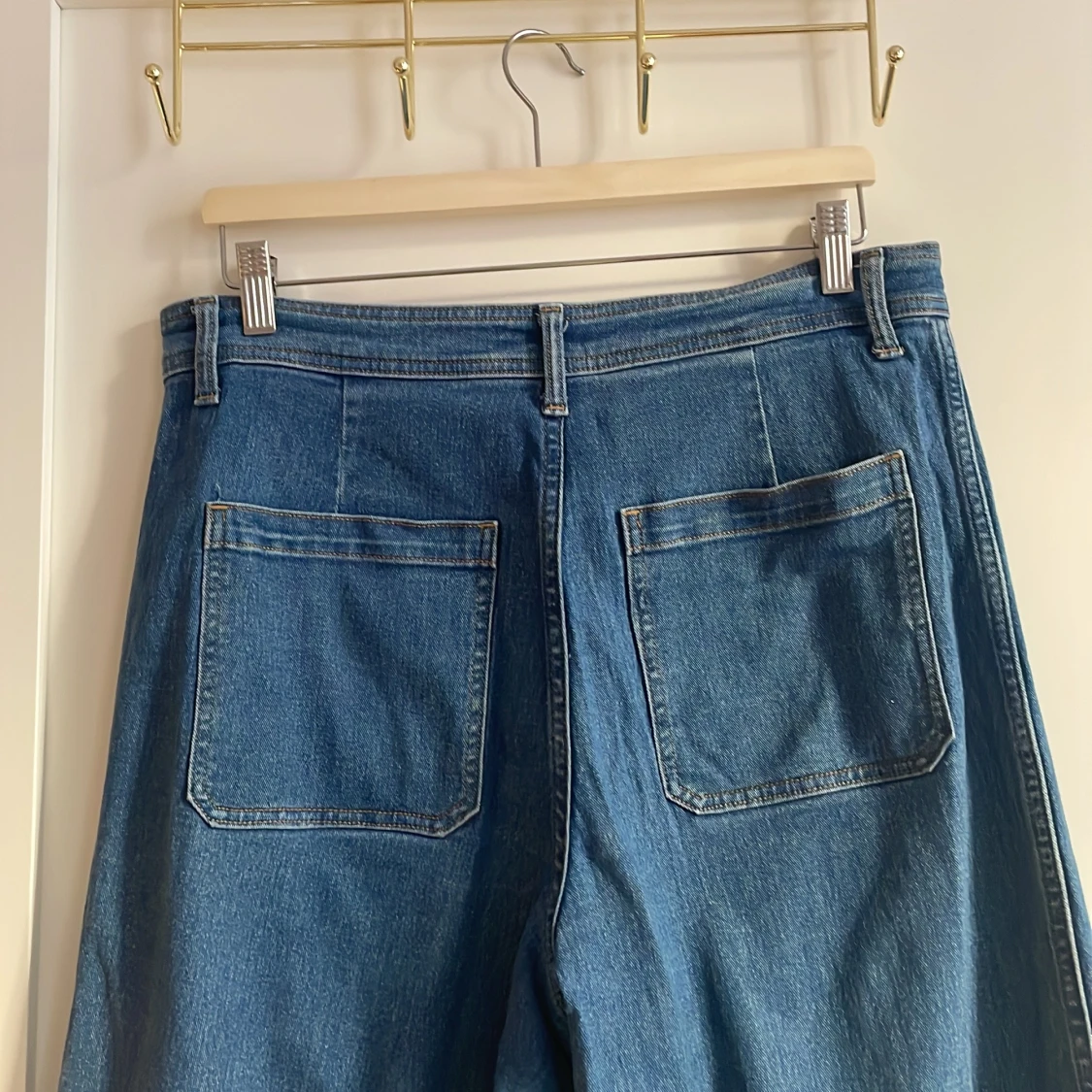 Raka jeans med stretch från H&M  - 90