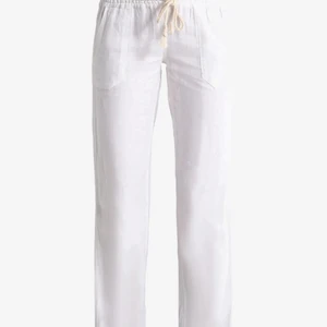 Roxy linnebyxor - Säljer mina roxy linne byxor som jag köpte i början av sommaren i storlek S, säljer då de är lite för korta för mig💖 Jag har bara använt de ett fåtal gånger och de är i ett jättefint skick💕 Nypris är 599kr💕kom privat för fler bilder💖