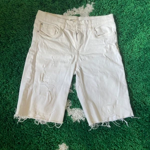 Zara Shorts - Passar om du är 13-14 år. Bra skick, skriv vid frågor!