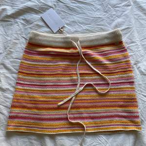 Super söt stickad kjol från Pull&bear🤩 Aldrig använd, lapp kvar! Meddela mig om frågor🧡💛💗