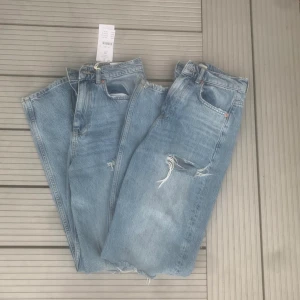Jeans - Säljer två likadana jeans från ginatricot i 2 storlekar👌🏻79kr/st. De i storlek 32 är använda nåra gånger o de i storlek 34 är aldrig använda 