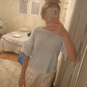 Volang topp🌸 - Söt Volangtopp från H&M som jag inte använder längre. Storlek XS köp för 40kr+frakt!!