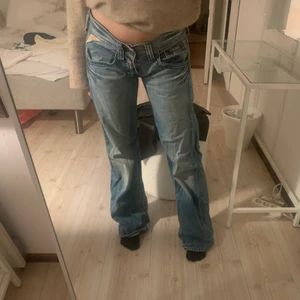 Ursnygga jeans  - Ursnygga jeans som tyvärr är för stora för mig!  Från Replay strl 27/34, köpta secondhand så går inte att få tag i! Finaste tvätten❤️‍🔥 andvänder inte köp direkt!
