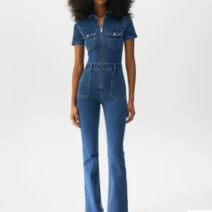 Denim jumpsuit  - Säljer denna helt oanvänd då den är för liten för mig tyvärr