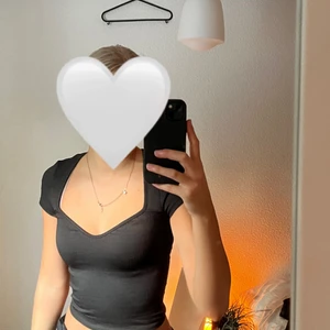 Toppar - 1: Gina, aldrig använd endast provad. 2: zalando, fint skick  Pris går att diskutera och frakt står köparen för!