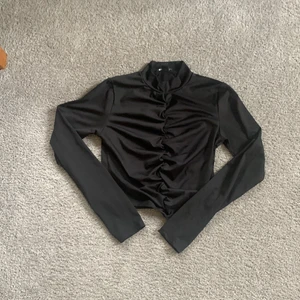 Svart kort tröja - Svart nästan ny tröja 