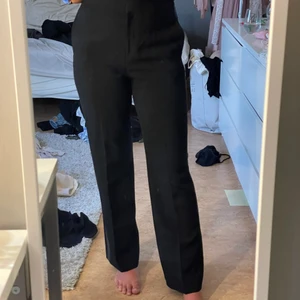 Kostymbyxor  - Kostymbyxor som är använda ett fåtal gånger då jag inte tyckte de passade mig. 