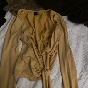 långärmad med knut  - as fin❤️‍🩹