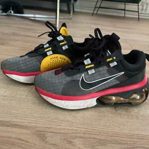 Nike air Max äkta ! Org- 1200 säljs för 400 vid snabb affär, strl 37