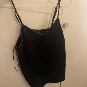 LINNE GINA TRICOT - med strass på kanten super fin och oanvänd!! 