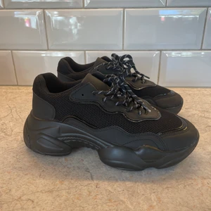 Sneakers från ASOS storlek 39 - Oanvända sneakers från ASOS i storlek 39.