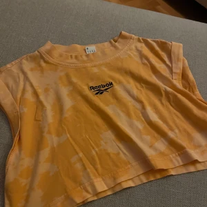 Reebok topp - Magtröja. Aldrig använd mycket bra skick 