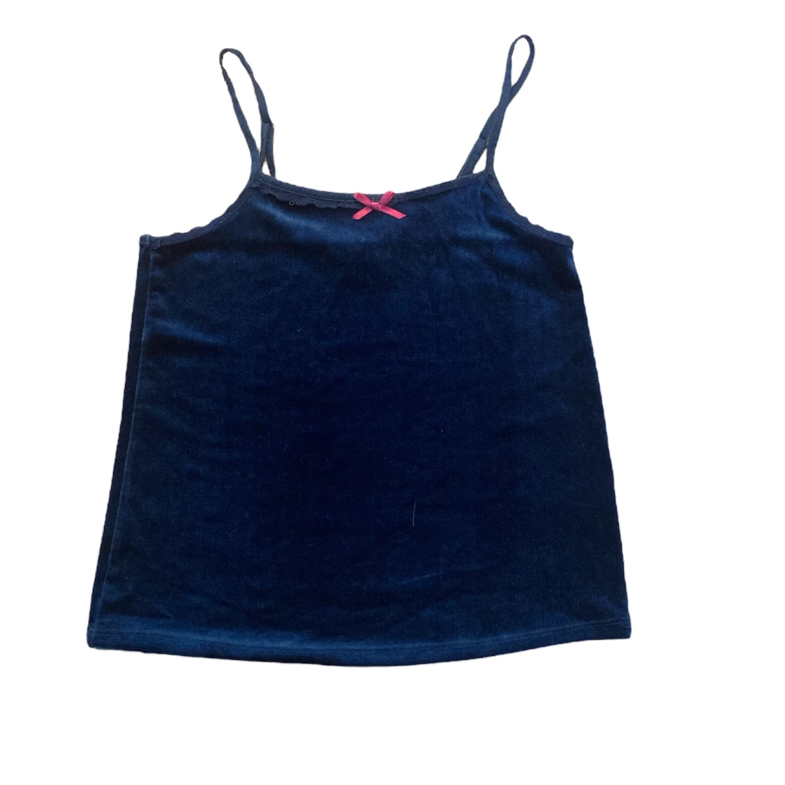 Blått sammets topp med rosa rosett