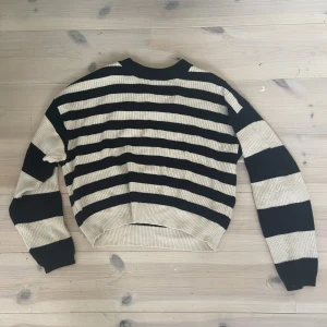 Stickad tröja  - Säljer denna jätte fina stickade tröjan från Zara 