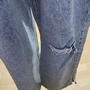 Jätte fina oanvända jeans från HM i färgen blå. Storlek 36 🤩