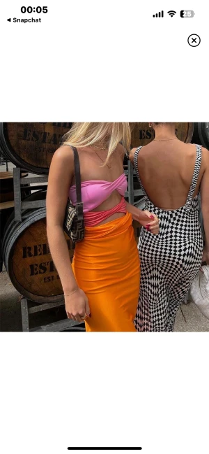 Klänning - Lånade bilder, förstor för mig, strl S brukar ha xs/s. Aldrig använd bara prövad!