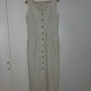 Klänning 60% linne - Använd bara några gånger