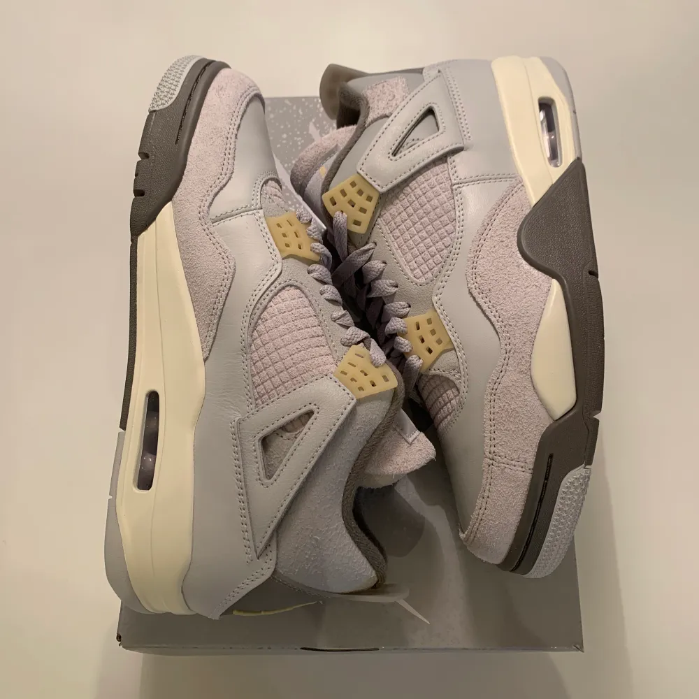 Helt nya oanvända air Jordan 4 craft i storlek 41 från SNKRS . Skor.