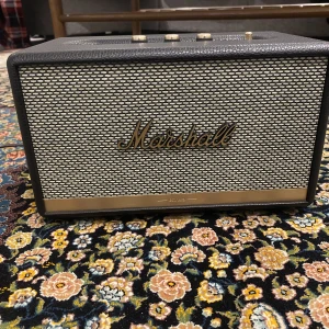 Marshall Högtalare  - Säljer våran högtalare som vi inte använder längre, funkar helt perfekt och är i helt nytt skick. Modellen heter ”Marshall Acton II Bluetooth-Högtalare - Svart” (Ordinarie pris 2490) priset kan diskuteras 