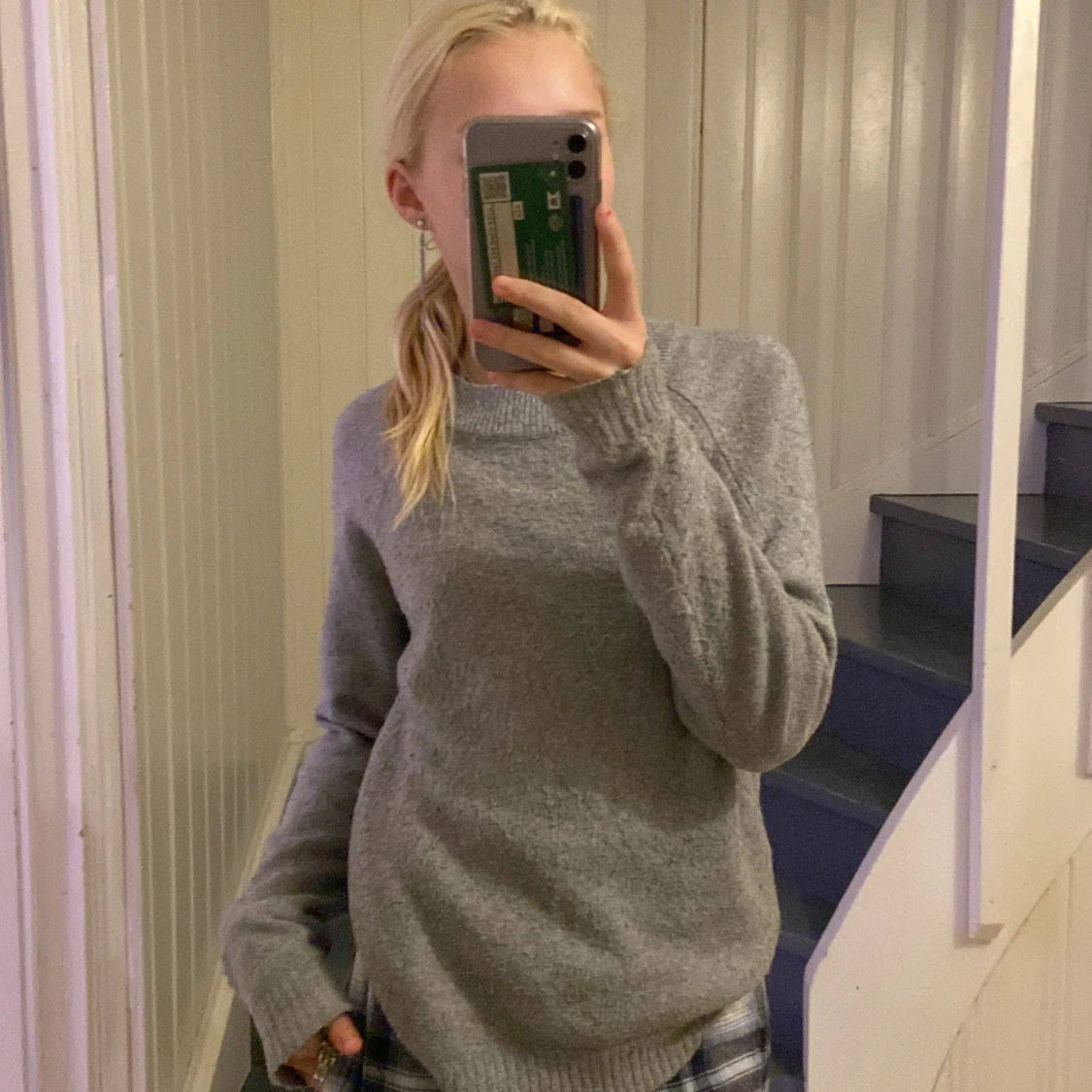 Grå stickad tröja  - 90